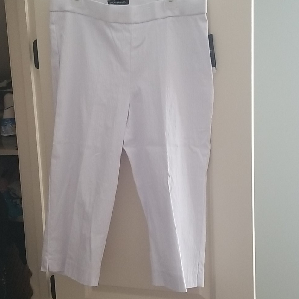 COUNTERPARTS pull on capri. Excellent condition. Comfy & TTS.